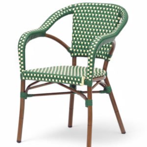 Sillón Parisina de aluminio y ratán verde con reposabrazos- Sayre