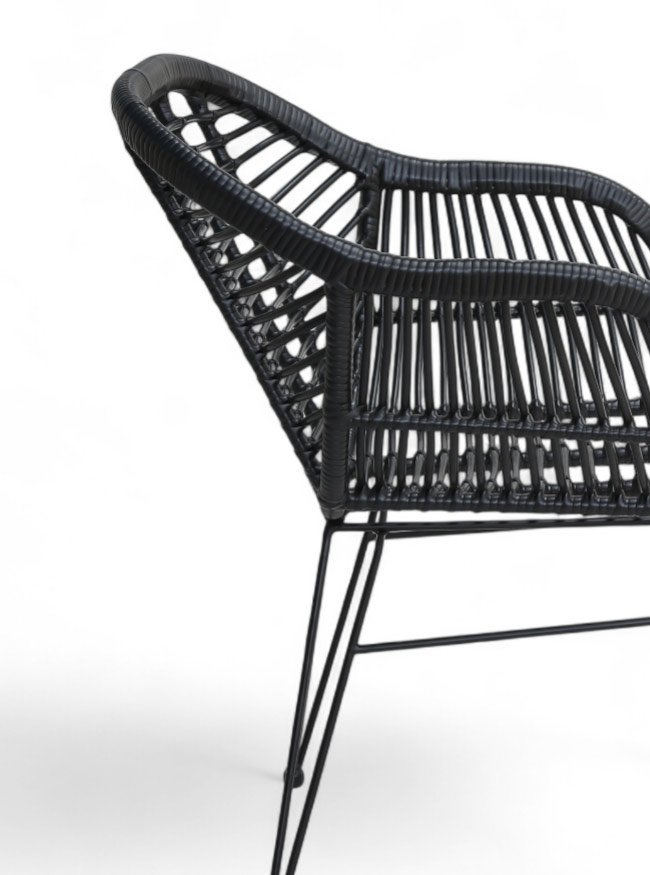 Silla con reposabrazos para hosteleria de hierro y mimbre negro - Veria