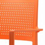 Silla de tecnopolímero terracota con reposabrazos - Milton