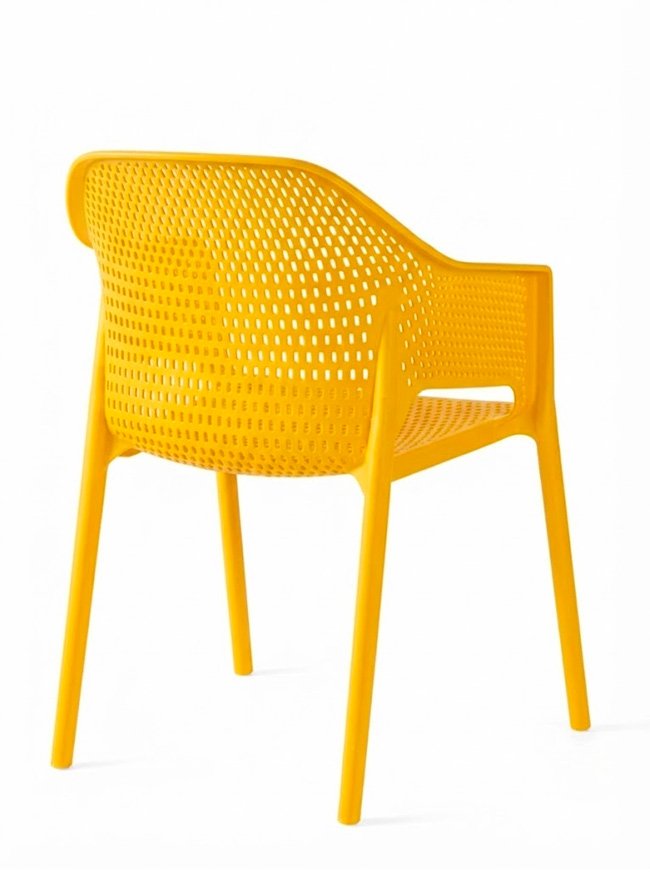 Silla con reposabrazos de tecnopolímero mostaza para hosteleria - Nausa